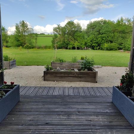 Au Pied Du Lariat Bed & Breakfast Leoville Exterior photo